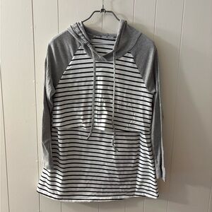 Quinee Striped Gray and White Women's Hoodie Medium Casual Top Beachy coastal